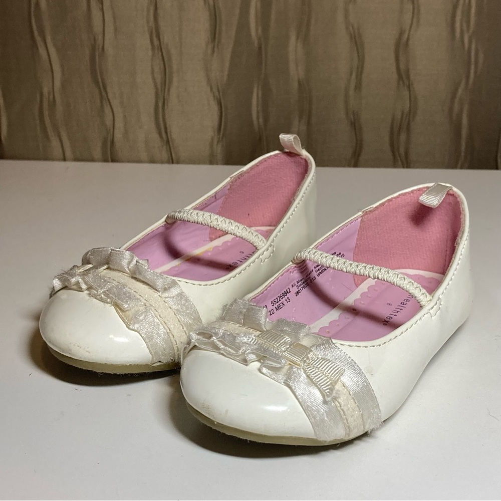 🌺 Healthtex Bow Ballet Flat Toddler Girl's 6 White Patent Ruffled
